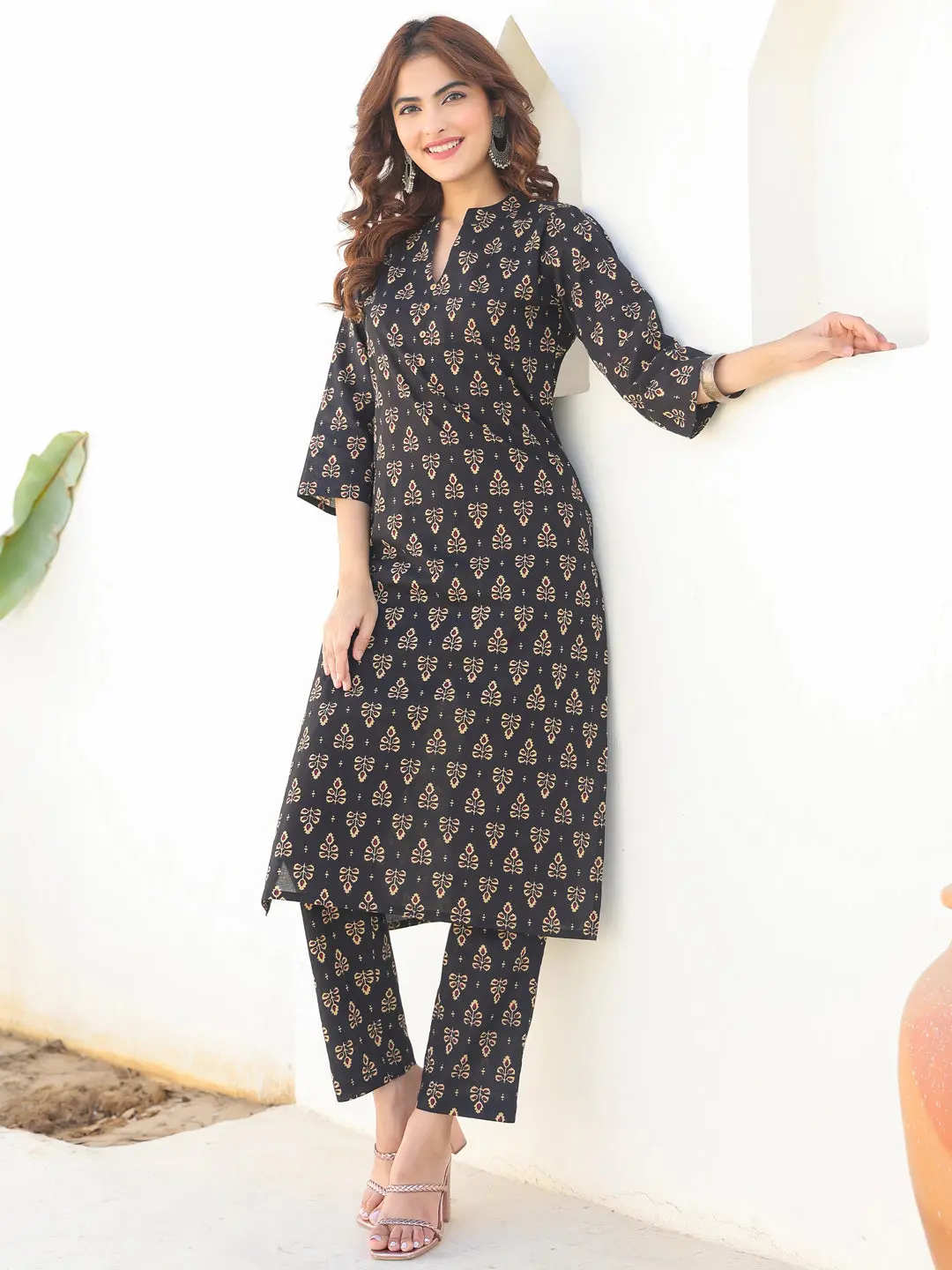 Buy Women Black Pure Cotton Floral Printed Straight Kurta Pant Set Usa