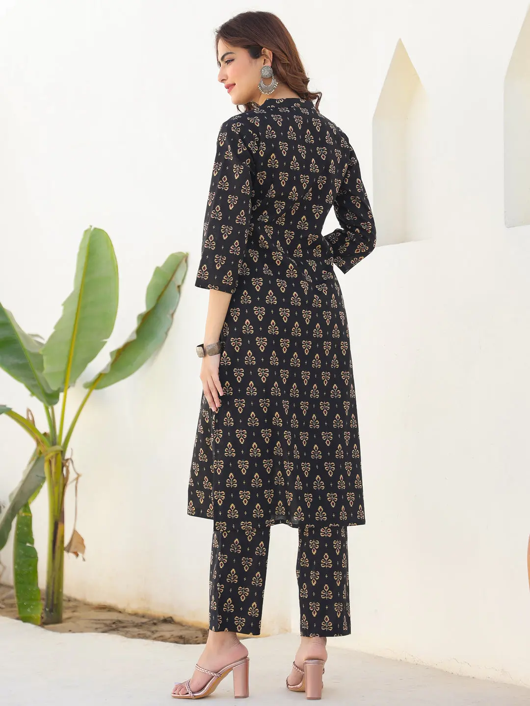 Buy Women Black Pure Cotton Floral Printed Straight Kurta Pant Set Usa